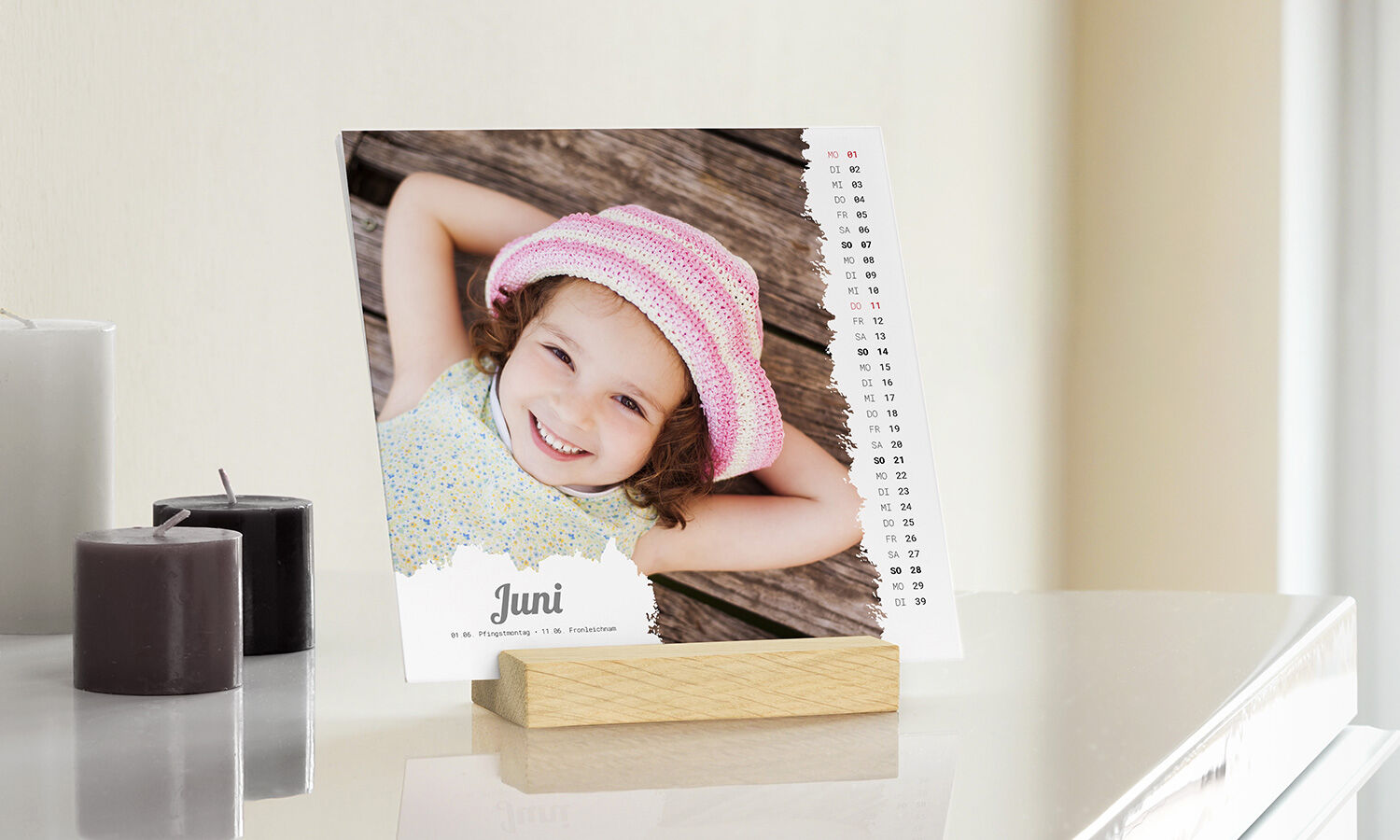 Tischkalender mit Holzfuß